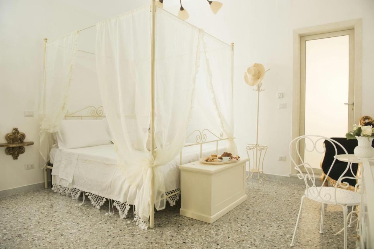 Bed and Breakfast Dimora Cappuccini Cisternino Exterior foto
