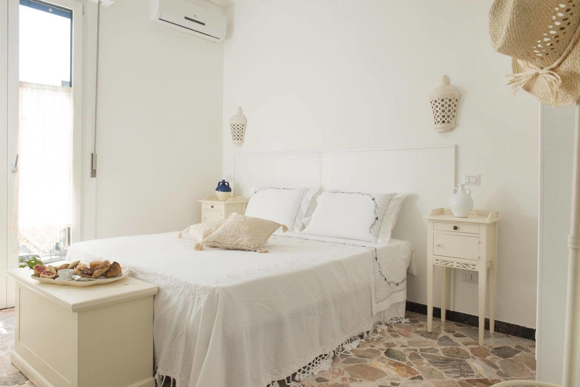 Bed and Breakfast Dimora Cappuccini Cisternino Exterior foto