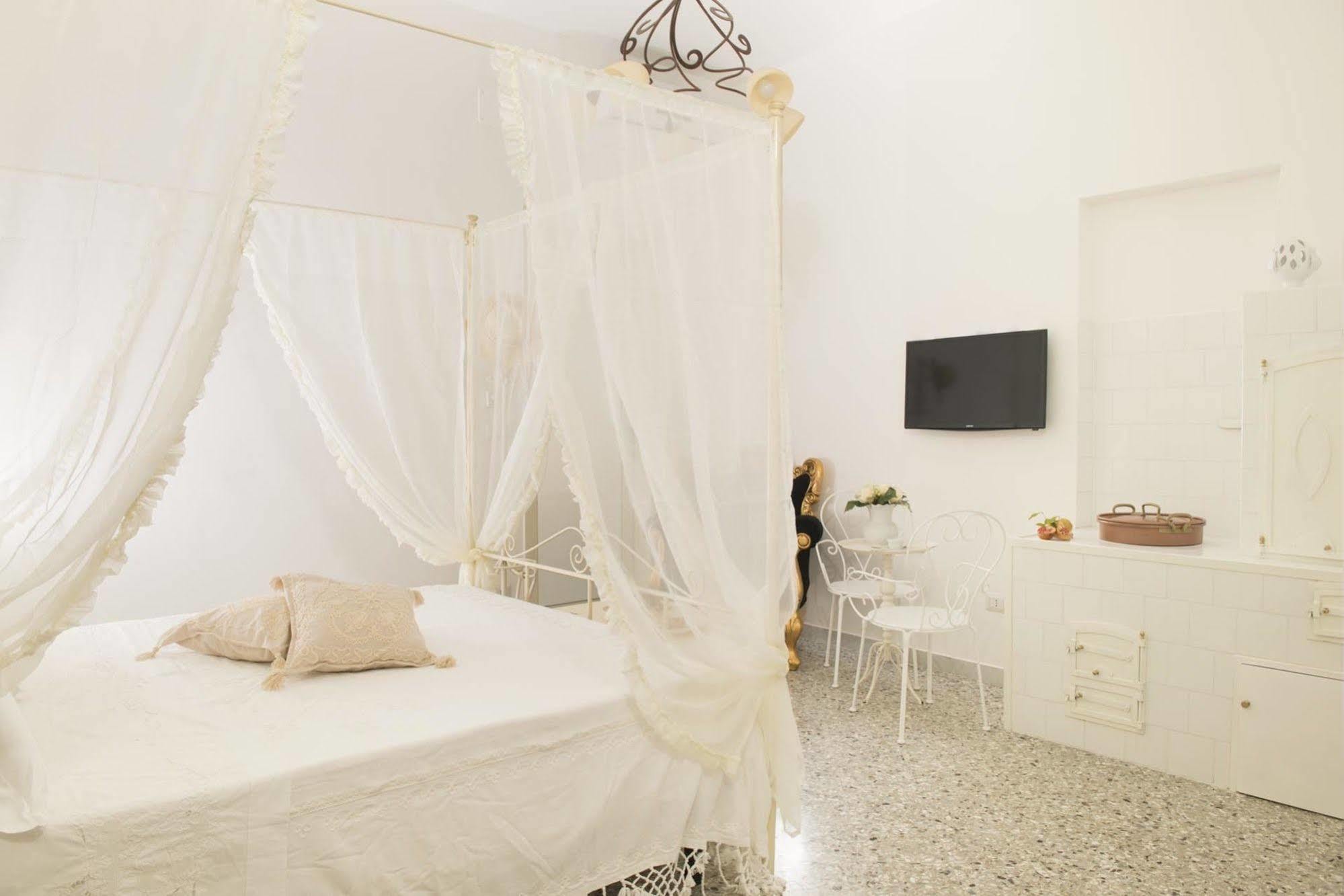 Bed and Breakfast Dimora Cappuccini Cisternino Exterior foto